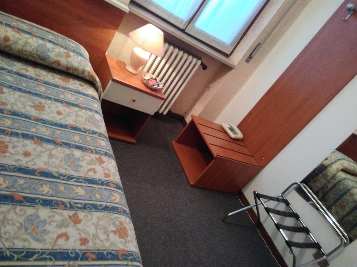 Hotel Elena Werona Zewnętrze zdjęcie