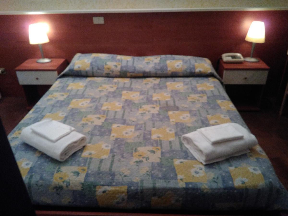 Hotel Elena Werona Zewnętrze zdjęcie