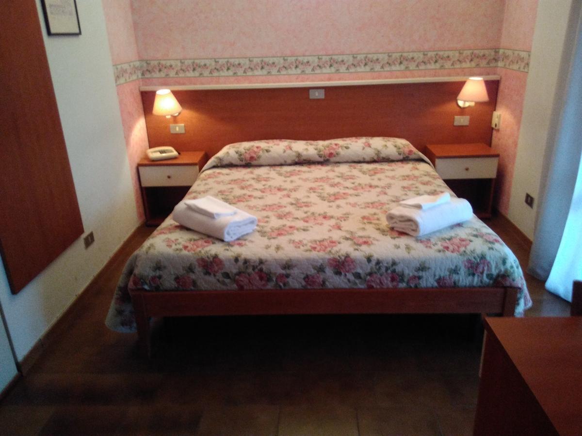 Hotel Elena Werona Zewnętrze zdjęcie