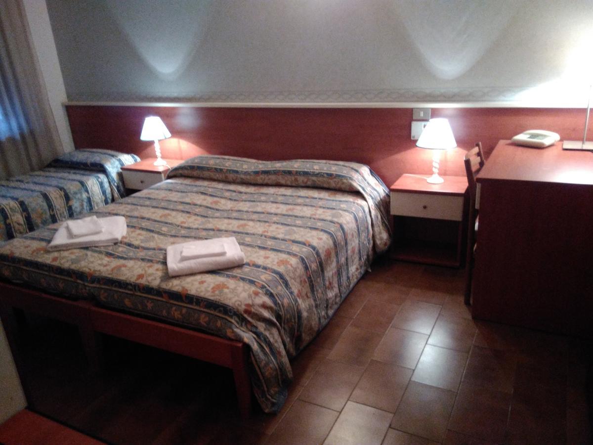 Hotel Elena Werona Zewnętrze zdjęcie